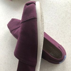 TOMS women's classic canvas slip-on sz 7,5